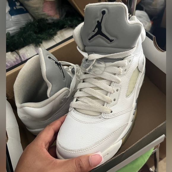 Jordan 5 Retro Metallic Silver - Picture 2 of 5